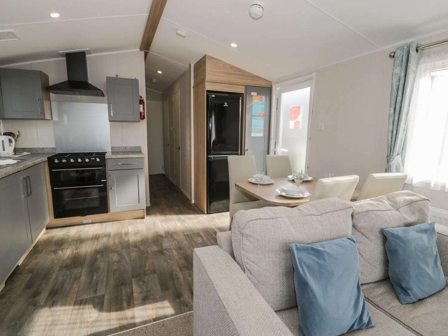 Kitchen/diner in Gold Caravan (203)